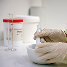 Apotheke Patienteninfo Medikamenten Zubereitung 235x235