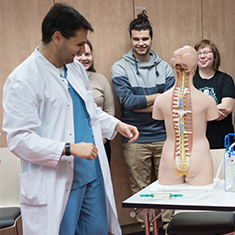 Krankenpflegeschule Ausbildung 01 Unterricht 235x235