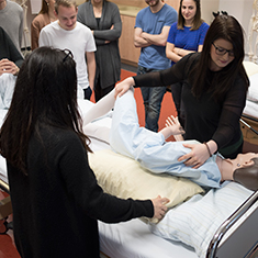 Krankenpflegeschule Ausbildung 03 Unterricht 235x235